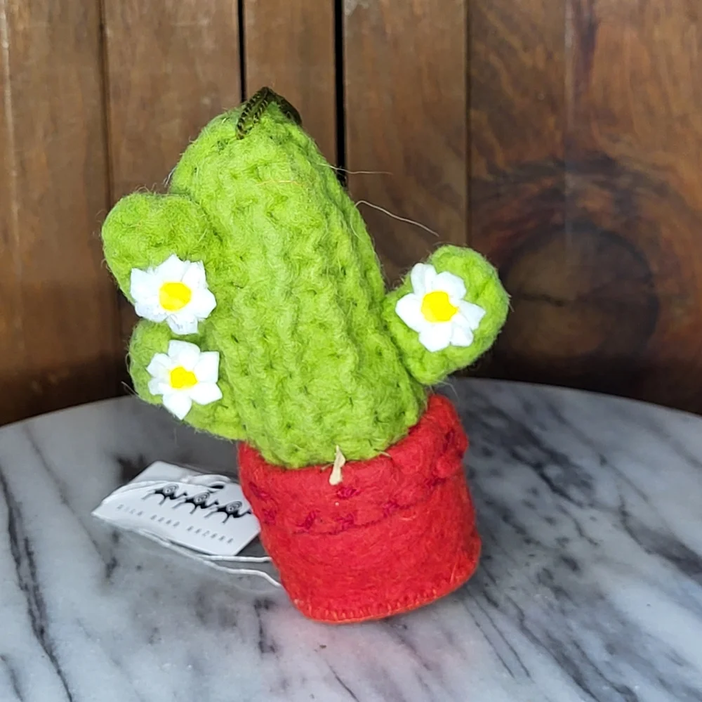 Handcrafted Saguro Cactus Candle - Picture 1 of 15